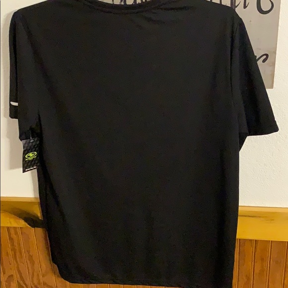 T-Shirt - Picture 4 of 5